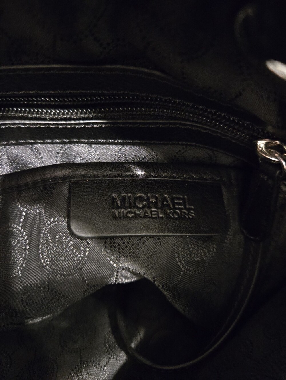 Michael Kors Jet Set Signature Tote - Picture 8 of 9